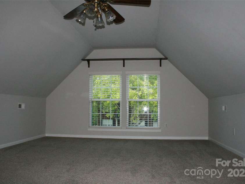 4711 Lenox Hill Place, Charlotte, NC 28269.  MLS# CAR4261268, YatesRealty ID 15448. Bonus Room