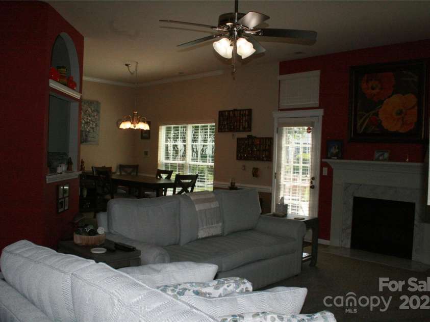 4711 Lenox Hill Place, Charlotte, NC 28269.  MLS# CAR4261268, YatesRealty ID 15448. Looking into Dining Room