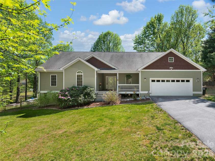 37 Crimson Lane, Hendersonville, NC 28792.  MLS# CAR4372173, YatesRealty ID 15449. 