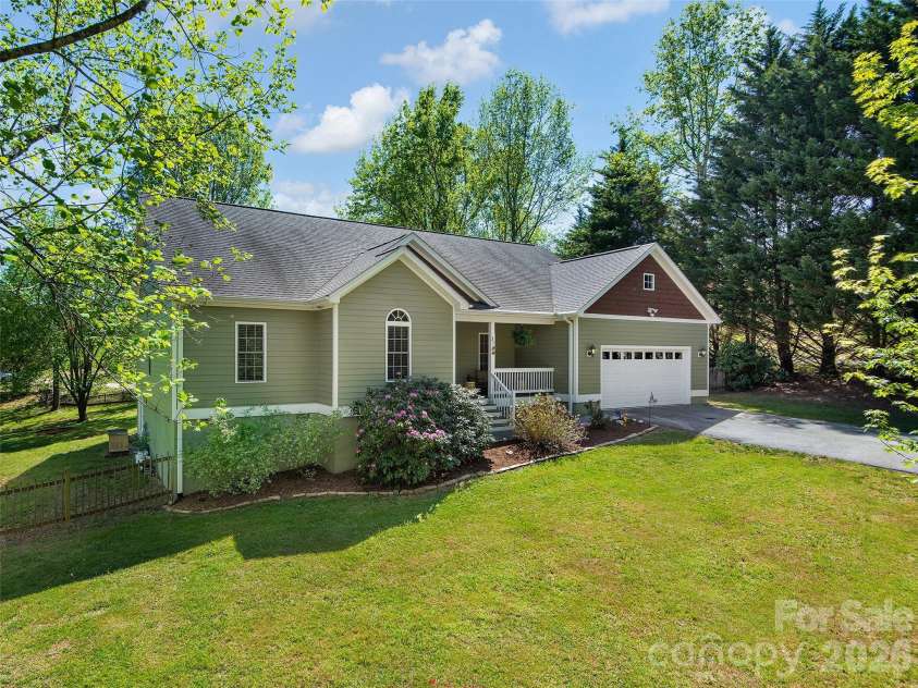 37 Crimson Lane, Hendersonville, NC 28792.  MLS# CAR4372173, YatesRealty ID 15449. 