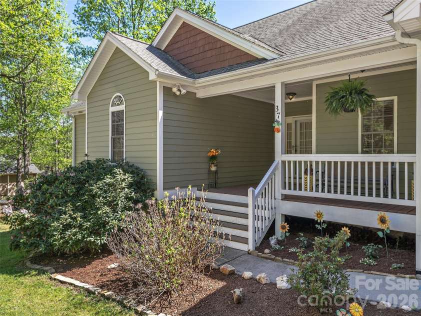 37 Crimson Lane, Hendersonville, NC 28792.  MLS# CAR4372173, YatesRealty ID 15449. 