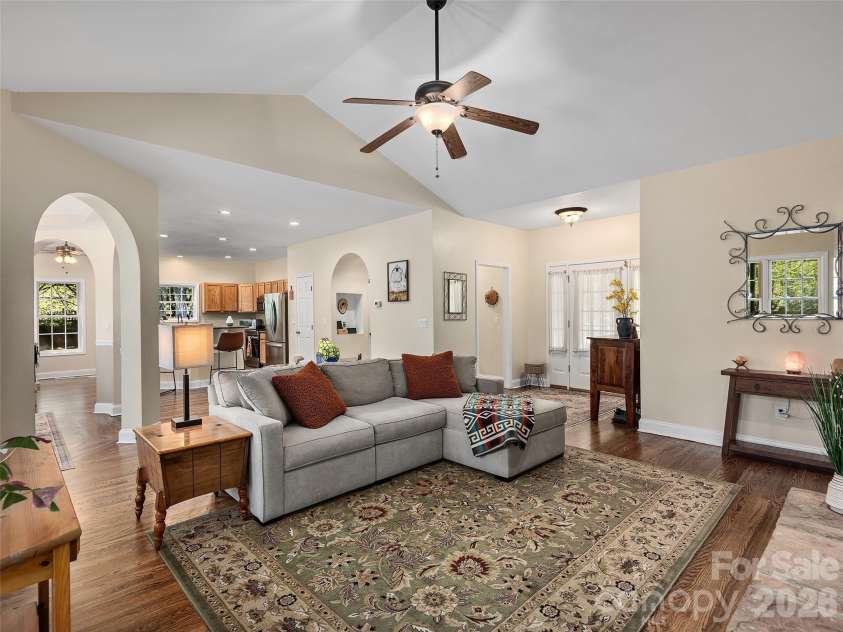 37 Crimson Lane, Hendersonville, NC 28792.  MLS# CAR4372173, YatesRealty ID 15449. 