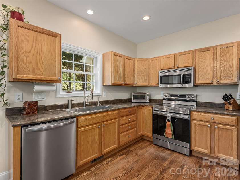 37 Crimson Lane, Hendersonville, NC 28792.  MLS# CAR4372173, YatesRealty ID 15449. 