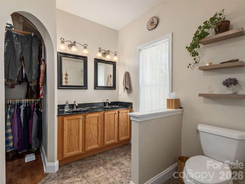 37 Crimson Lane, Hendersonville, NC 28792.  MLS# CAR4372173, YatesRealty ID 15449. 