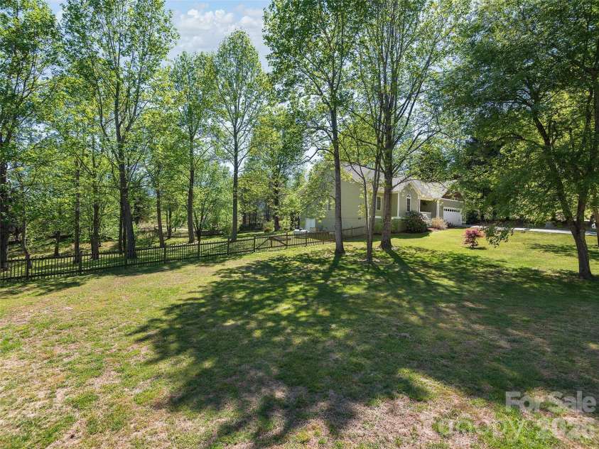 37 Crimson Lane, Hendersonville, NC 28792.  MLS# CAR4372173, YatesRealty ID 15449. 