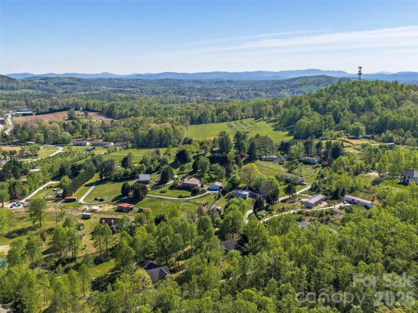 37 Crimson Lane, Hendersonville, NC 28792.  MLS# CAR4372173, YatesRealty ID 15449. 