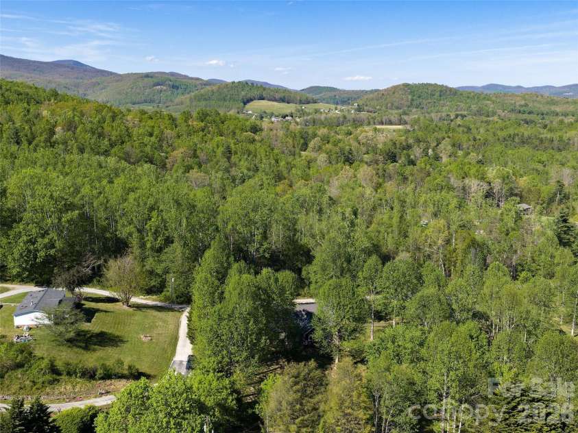 37 Crimson Lane, Hendersonville, NC 28792.  MLS# CAR4372173, YatesRealty ID 15449. 