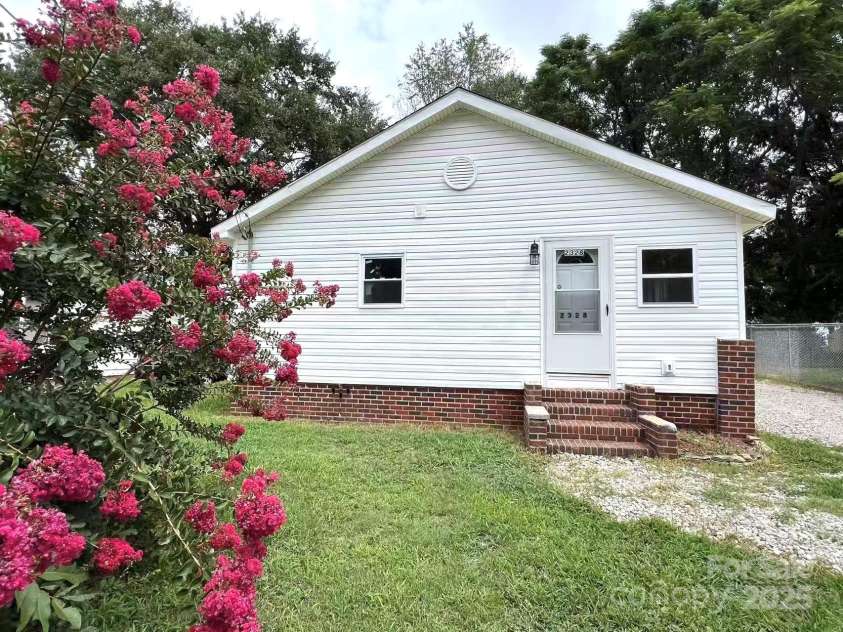 2328 Milton Avenue, Gastonia, NC 28052.  MLS# CAR4254025, YatesRealty ID 15450. 