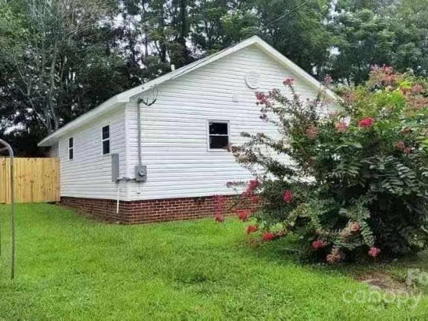 2328 Milton Avenue, Gastonia, NC 28052.  MLS# CAR4254025, YatesRealty ID 15450. 