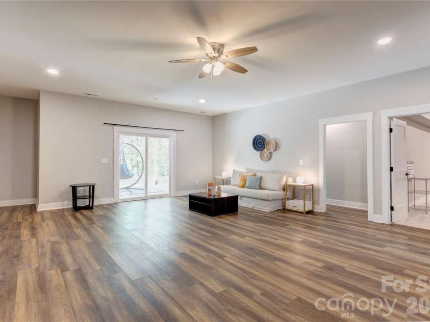 9311 Willowglen Trail, Charlotte, NC 28215.  MLS# CAR4372913, YatesRealty ID 15451. Basement Family Room