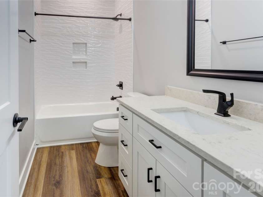 9311 Willowglen Trail, Charlotte, NC 28215.  MLS# CAR4372913, YatesRealty ID 15451. Basement Full Bath