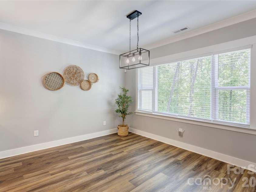 9311 Willowglen Trail, Charlotte, NC 28215.  MLS# CAR4372913, YatesRealty ID 15451. Breakfast area overlooking back yard