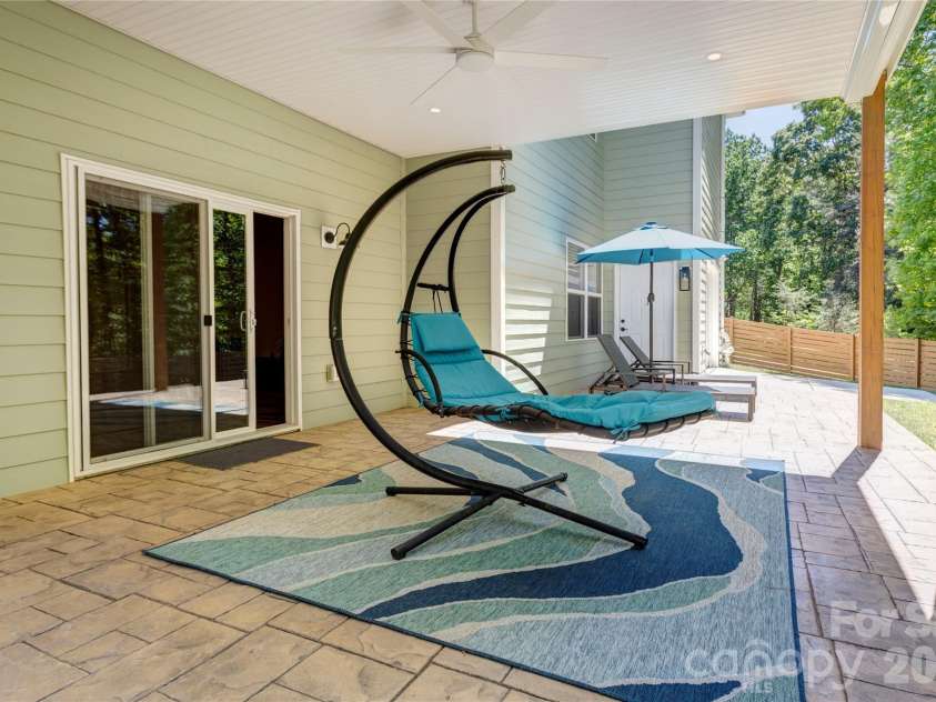 9311 Willowglen Trail, Charlotte, NC 28215.  MLS# CAR4372913, YatesRealty ID 15451. Downstairs covered patio