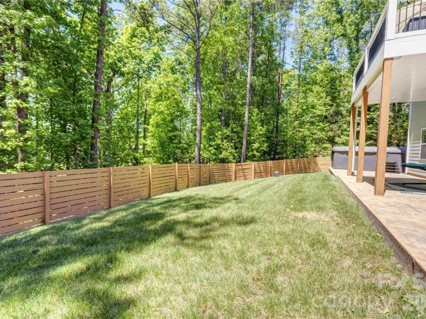 9311 Willowglen Trail, Charlotte, NC 28215.  MLS# CAR4372913, YatesRealty ID 15451. Fenced Back Yard