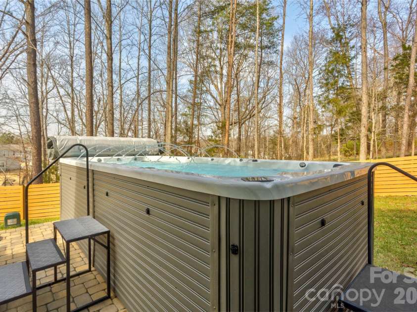 9311 Willowglen Trail, Charlotte, NC 28215.  MLS# CAR4372913, YatesRealty ID 15451. Four Winds heated lighted swim/spa