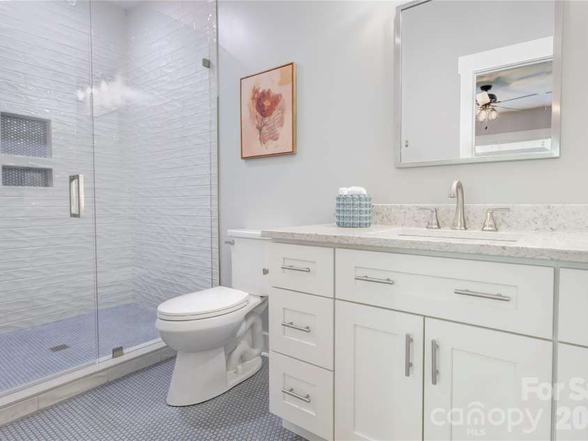 9311 Willowglen Trail, Charlotte, NC 28215.  MLS# CAR4372913, YatesRealty ID 15451. Full bath off bedroom