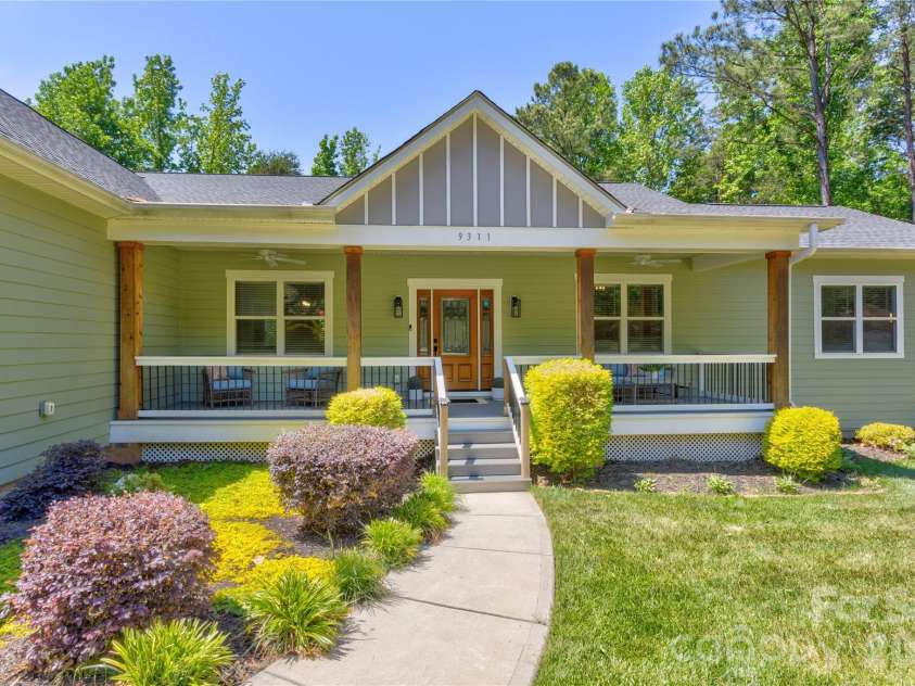 9311 Willowglen Trail, Charlotte, NC 28215.  MLS# CAR4372913, YatesRealty ID 15451. Inviting entry