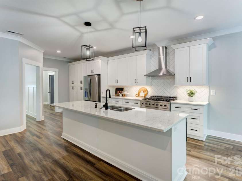 9311 Willowglen Trail, Charlotte, NC 28215.  MLS# CAR4372913, YatesRealty ID 15451. KItchen with large kitchen island with quarta