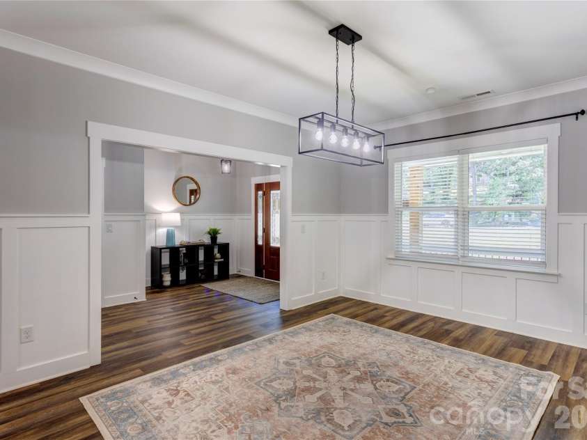9311 Willowglen Trail, Charlotte, NC 28215.  MLS# CAR4372913, YatesRealty ID 15451. Open Concept Dining room