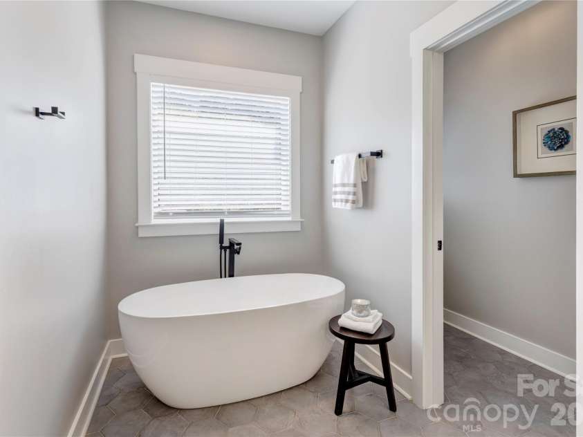 9311 Willowglen Trail, Charlotte, NC 28215.  MLS# CAR4372913, YatesRealty ID 15451. Primary Bath freestanding tub