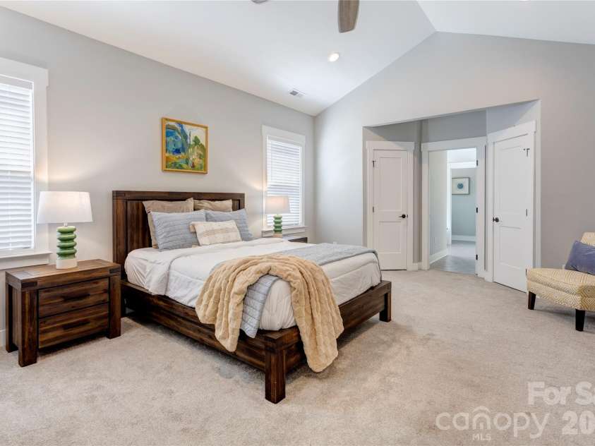 9311 Willowglen Trail, Charlotte, NC 28215.  MLS# CAR4372913, YatesRealty ID 15451. Primary Bedroom