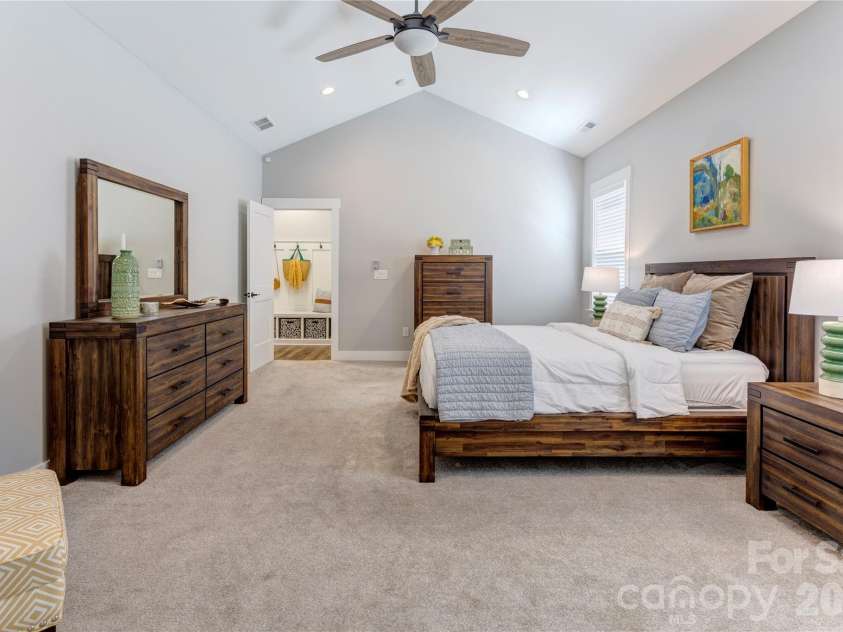 9311 Willowglen Trail, Charlotte, NC 28215.  MLS# CAR4372913, YatesRealty ID 15451. Primary bedroom with cathedral ceiling