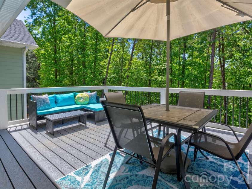 9311 Willowglen Trail, Charlotte, NC 28215.  MLS# CAR4372913, YatesRealty ID 15451. Upper Deck overlooking the back yard