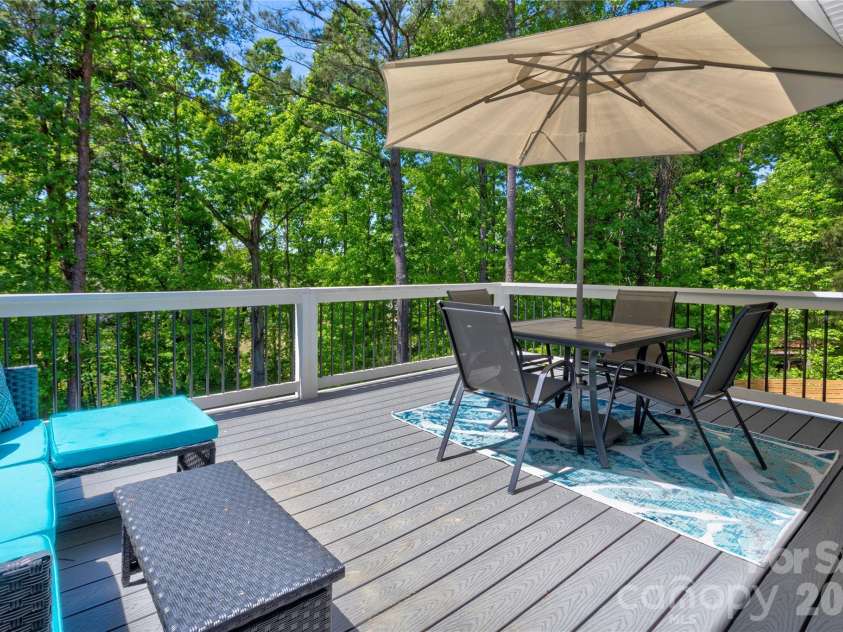 9311 Willowglen Trail, Charlotte, NC 28215.  MLS# CAR4372913, YatesRealty ID 15451. Upper Deck to enjoy the tree canopy