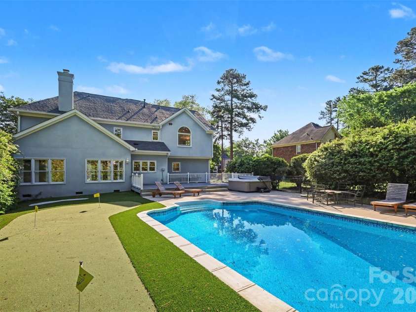 6123 Glen Manor Drive, Charlotte, NC 28269.  MLS# CAR4368143, YatesRealty ID 15452. 