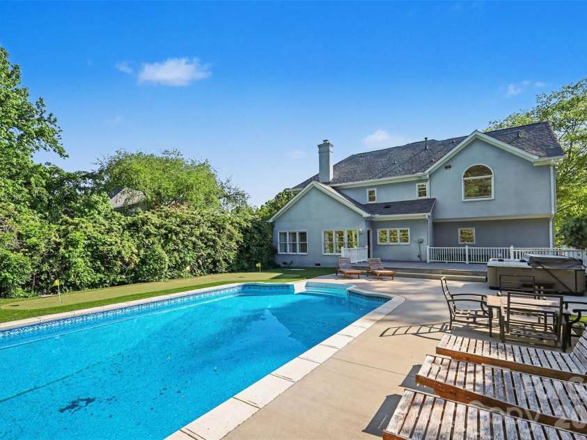 6123 Glen Manor Drive, Charlotte, NC 28269.  MLS# CAR4368143, YatesRealty ID 15452. 