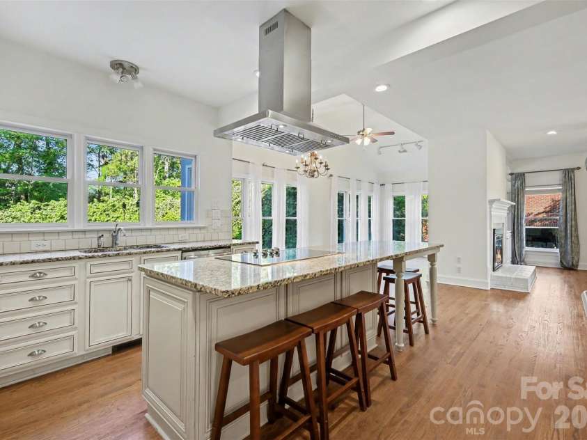6123 Glen Manor Drive, Charlotte, NC 28269.  MLS# CAR4368143, YatesRealty ID 15452. 