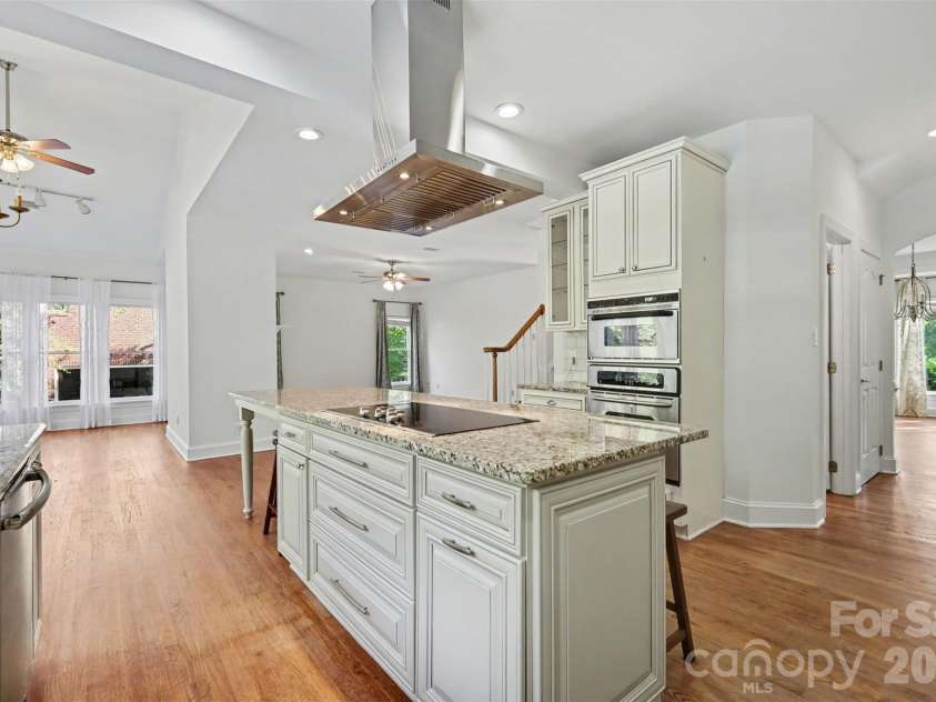 6123 Glen Manor Drive, Charlotte, NC 28269.  MLS# CAR4368143, YatesRealty ID 15452. 
