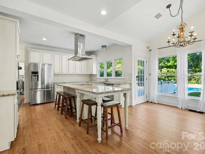 6123 Glen Manor Drive, Charlotte, NC 28269.  MLS# CAR4368143, YatesRealty ID 15452. 