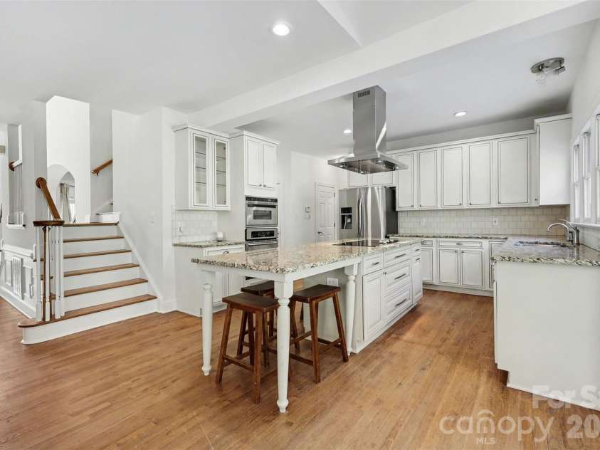 6123 Glen Manor Drive, Charlotte, NC 28269.  MLS# CAR4368143, YatesRealty ID 15452. 