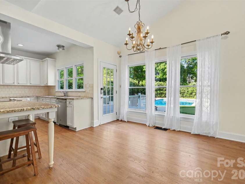 6123 Glen Manor Drive, Charlotte, NC 28269.  MLS# CAR4368143, YatesRealty ID 15452. 
