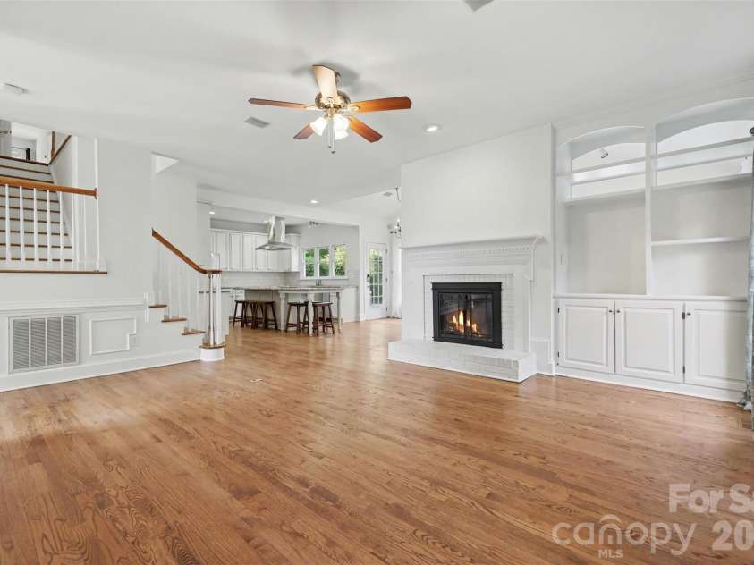 6123 Glen Manor Drive, Charlotte, NC 28269.  MLS# CAR4368143, YatesRealty ID 15452. 