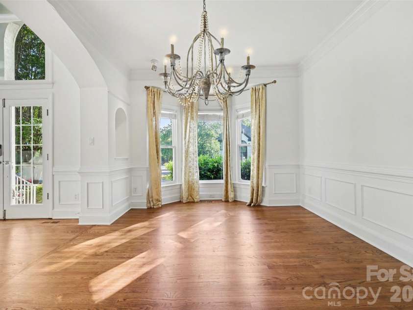 6123 Glen Manor Drive, Charlotte, NC 28269.  MLS# CAR4368143, YatesRealty ID 15452. 