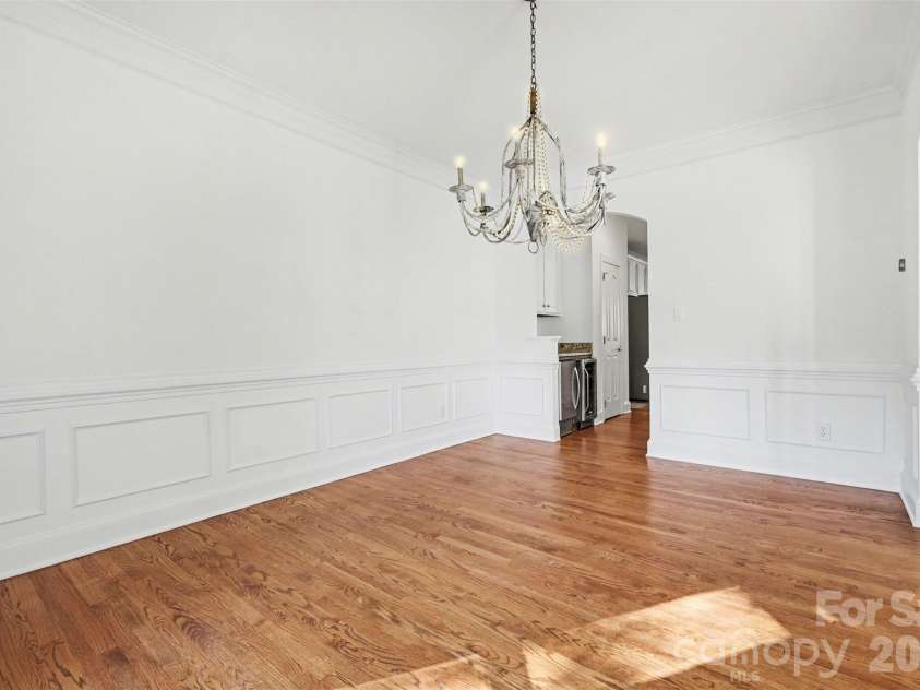 6123 Glen Manor Drive, Charlotte, NC 28269.  MLS# CAR4368143, YatesRealty ID 15452. 
