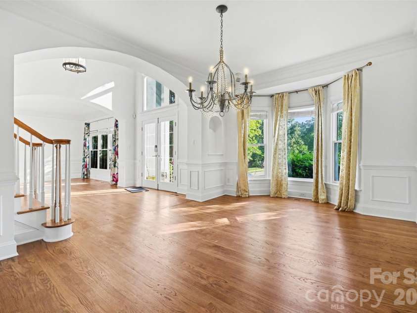 6123 Glen Manor Drive, Charlotte, NC 28269.  MLS# CAR4368143, YatesRealty ID 15452. 