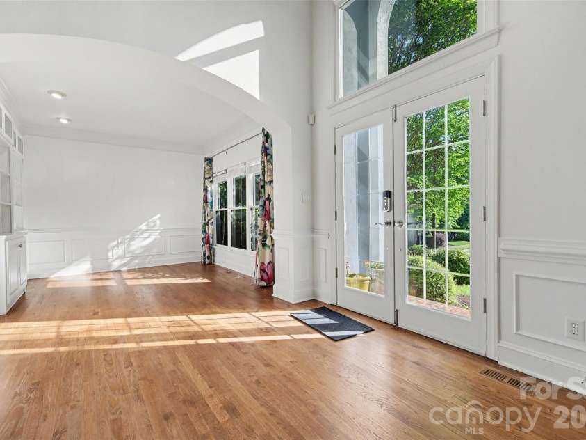 6123 Glen Manor Drive, Charlotte, NC 28269.  MLS# CAR4368143, YatesRealty ID 15452. 