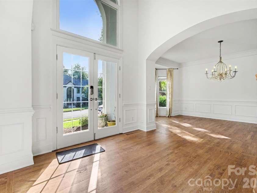 6123 Glen Manor Drive, Charlotte, NC 28269.  MLS# CAR4368143, YatesRealty ID 15452. 
