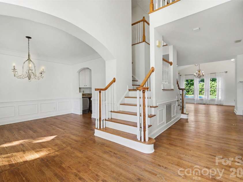 6123 Glen Manor Drive, Charlotte, NC 28269.  MLS# CAR4368143, YatesRealty ID 15452. 