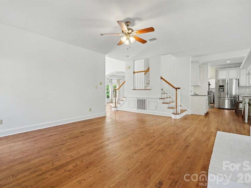 6123 Glen Manor Drive, Charlotte, NC 28269.  MLS# CAR4368143, YatesRealty ID 15452. 