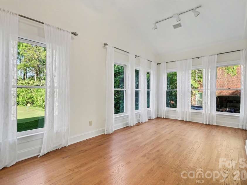 6123 Glen Manor Drive, Charlotte, NC 28269.  MLS# CAR4368143, YatesRealty ID 15452. 