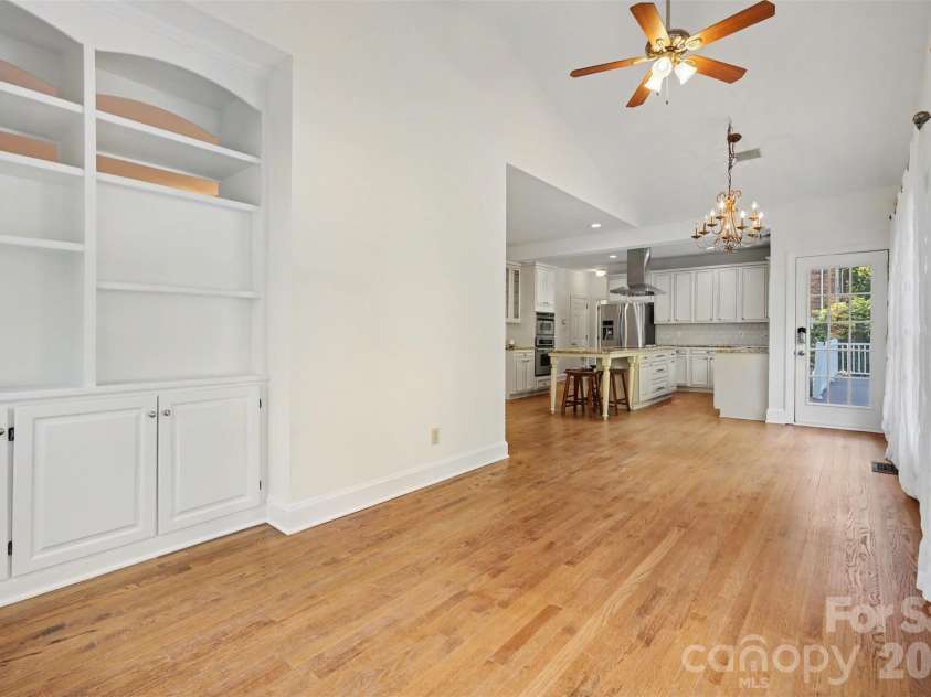 6123 Glen Manor Drive, Charlotte, NC 28269.  MLS# CAR4368143, YatesRealty ID 15452. 