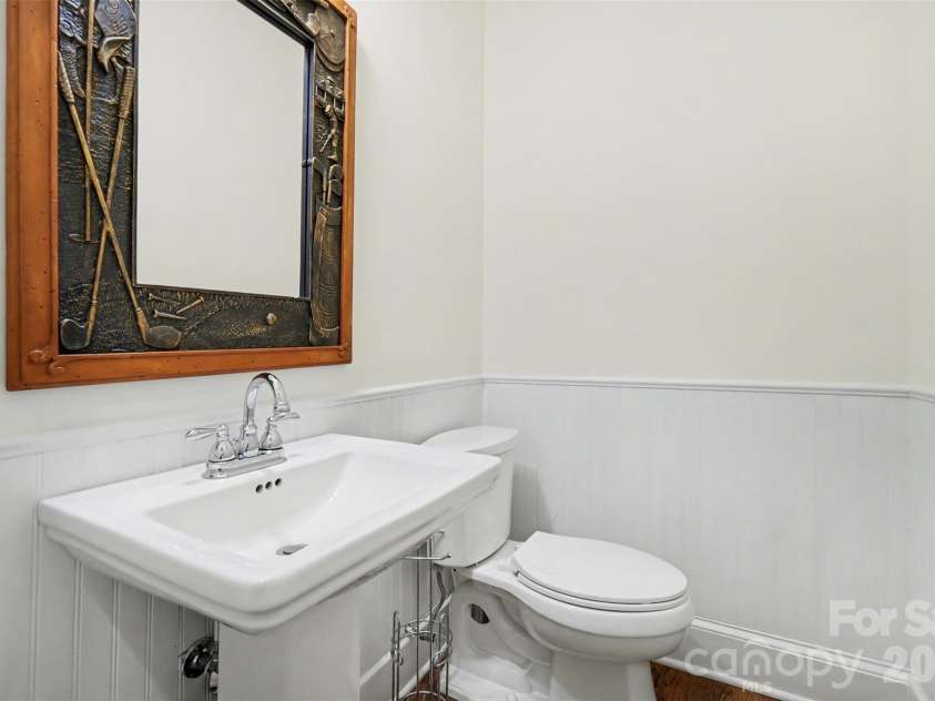 6123 Glen Manor Drive, Charlotte, NC 28269.  MLS# CAR4368143, YatesRealty ID 15452. 