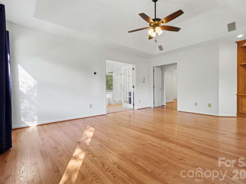 6123 Glen Manor Drive, Charlotte, NC 28269.  MLS# CAR4368143, YatesRealty ID 15452. 