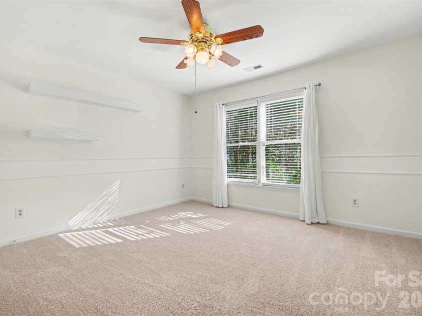 6123 Glen Manor Drive, Charlotte, NC 28269.  MLS# CAR4368143, YatesRealty ID 15452. 