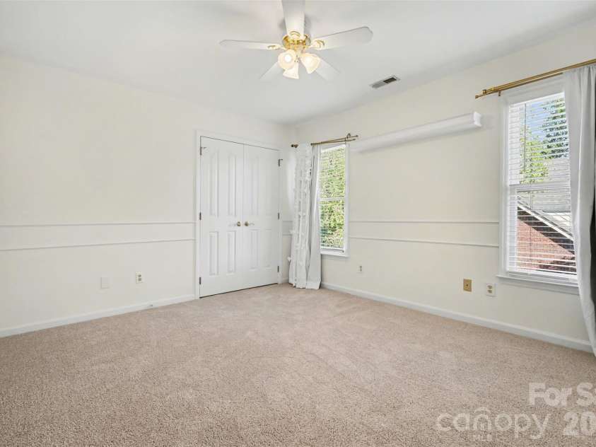6123 Glen Manor Drive, Charlotte, NC 28269.  MLS# CAR4368143, YatesRealty ID 15452. 