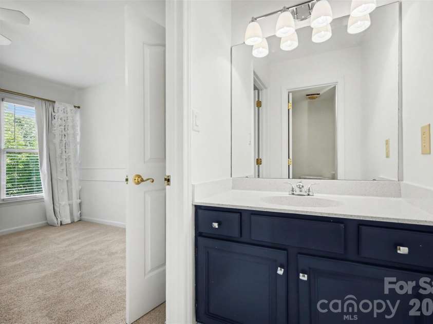 6123 Glen Manor Drive, Charlotte, NC 28269.  MLS# CAR4368143, YatesRealty ID 15452. 